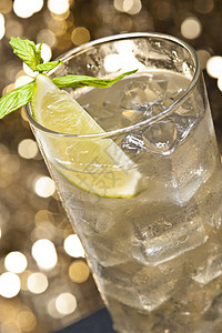 磷鸡尾酒火花叶子饮料工作室立方体食物柠檬石灰石玻璃液体图片