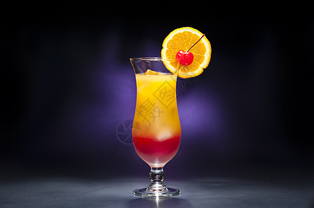 龙舌兰日出鸡尾酒玻璃果汁橙片水果热带饮料酒精茶点日出黄色图片