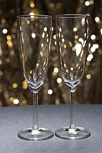 闪光背景面前的香杯玻璃原野工作室庆典纽带休息室器皿反射俱乐部派对调酒师图片