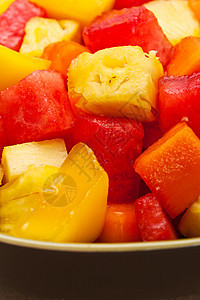 一碗混合热带水果沙拉种子营养盘子早餐西瓜甜点午餐小吃宏观立方体图片