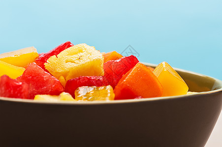 一碗混合热带水果沙拉盘子食物立方体维生素营养宏观甜点种子菠萝早餐图片