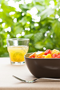 一碗混合热带水果沙拉立方体小吃午餐甜点菠萝营养西瓜早餐维生素种子图片