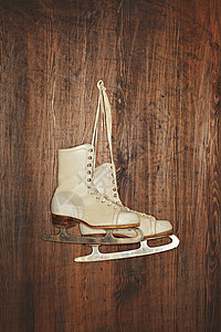 旧溜冰鞋皮革白色运动女性滑冰冰鞋背景图片