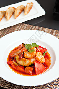 泰国甜虾和酸虾胡椒推介会美食蔬菜食物烹饪香菜油炸对虾辣椒图片