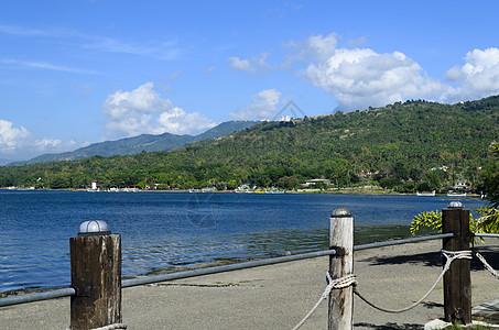 塔拉尔湖天空绿色农村蓝色风景图片