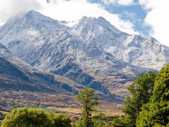 美丽的雪山峰 南泽州岛南图片