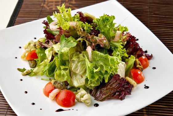 海食沙拉加樱桃西红柿草药叶子午餐桌子营养咖啡店餐厅烹饪饮食热带图片