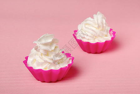两部分鲜奶油美食粉色甜点装饰饮食鞭打团体食物小吃漩涡图片