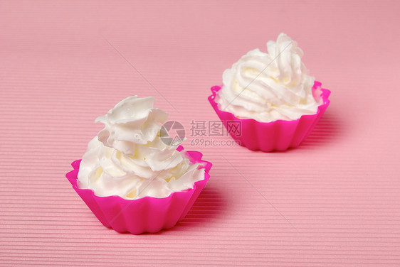 两部分鲜奶油美食粉色甜点装饰饮食鞭打团体食物小吃漩涡图片