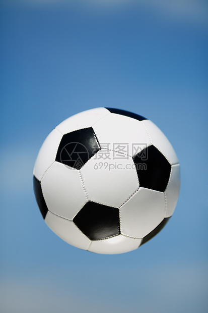 空中的足球球图片