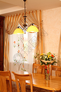花朵房间桌子花瓶器具玻璃植物叶子框架家具花束图片