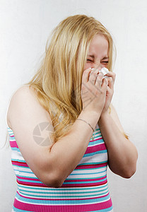 带着手帕的金发美女流感疾病喷嚏花粉过敏鼻子女孩女性咳嗽组织图片