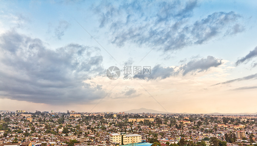 对亚的斯亚贝巴的空中观察建筑学建筑城市屋顶场景旅游老房子景观街道首都图片