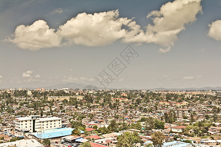 对亚的斯亚贝巴的空中观察建筑学景观街道建筑城市首都老房子旅游屋顶场景图片