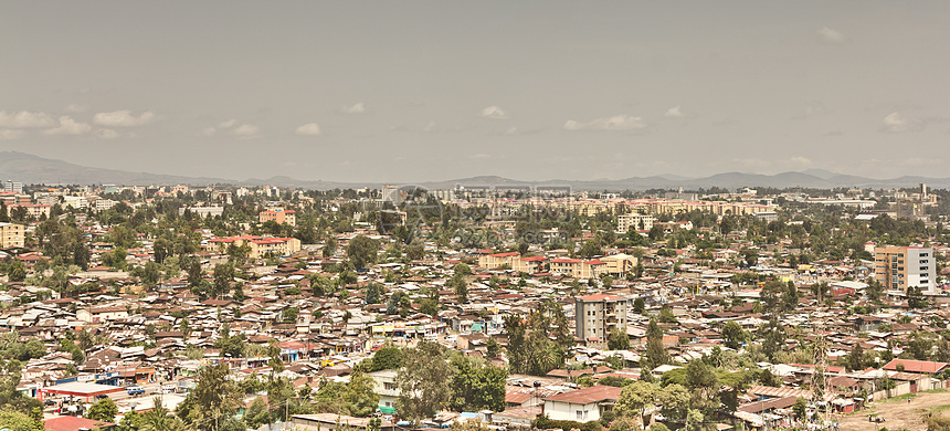 对亚的斯亚贝巴的空中观察屋顶首都城市老房子场景建筑景观街道建筑学旅游图片