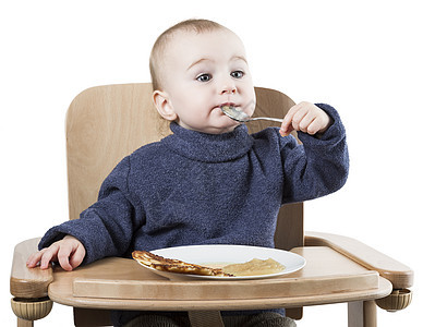 以高椅子吃饭的幼儿婴儿勺子饼子饮食儿童餐具木头营养品木材高脚椅图片