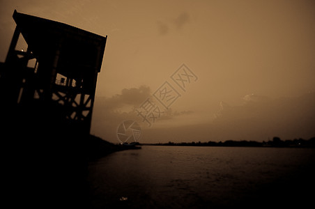 河 海陆和大湖运输太阳风景旅游旅行天空游客渔夫村庄码头图片