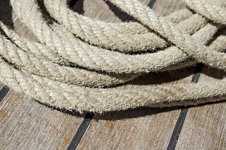 甲板上的绳索血管灰色纺织品航行海洋条纹航海电缆水平编织图片