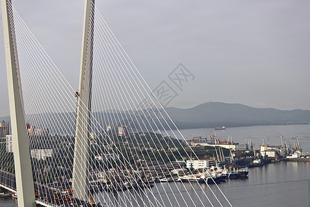 建造的桥梁日落跨度框架蓝色地标天空城市技术文化电缆图片