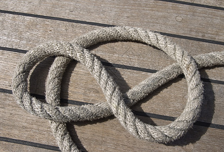 甲板上的绳索海洋索具条纹电缆航海水平白色纺织品航行编织图片