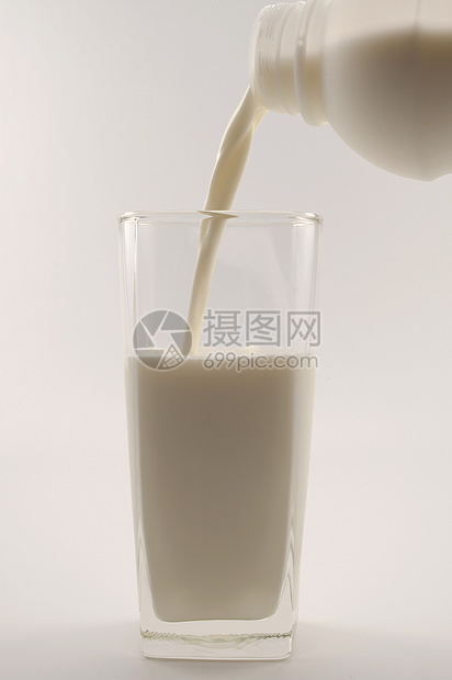 一杯牛奶反射奶制品液体产品奶油白色养分食物早餐饮食图片