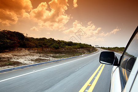 驾驶街道假期旅行交通曲线汽车镜子地平线天气风景图片