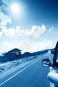 驾驶速度运动天气线条风景旅行草地汽车爬坡日落图片