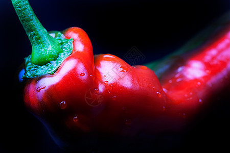 红色绿胡椒烹饪健康香料杂货蔬菜水平香肠辣椒黑色宏观图片