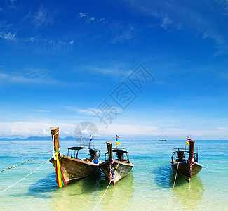 沙滩和热带海晴天天堂海景假期天空海岸蓝色支撑阳光旅行图片