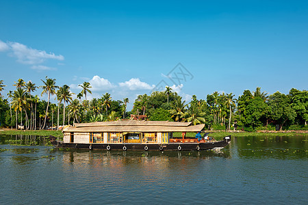 印度喀拉拉腊背水上的豪船日落闲暇棕榈血管渡船运河旅行热带运输巡航图片