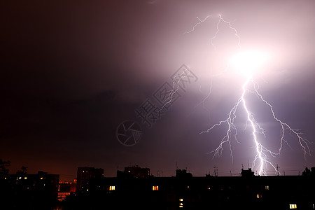 夜天空 雷暴 夜笼罩戏剧性力量活力耀斑电气危险霹雳射线天气雷雨图片