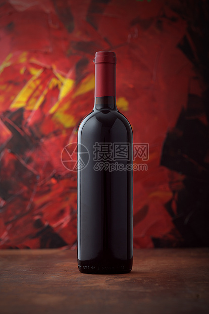 红酒瓶静物酒精背景桌子玻璃木头图片