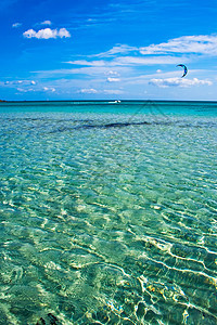 美丽的海洋旅游蓝色支撑风筝假期享受冲浪海浪太阳风景图片