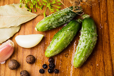 准备小黄瓜植物食物美食胡椒粒种子饮食文化玻璃洋葱香料图片