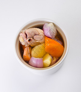 鸡肉汤和香草汤 在锅 中国食品风格沙锅土豆餐厅饮食草本植物传统胡椒萝卜用餐午餐图片