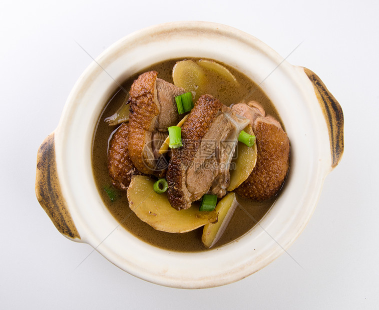 以中国炖鸭为食油炸美食酱料香菜午餐洋葱烹饪食物桌子平底锅图片