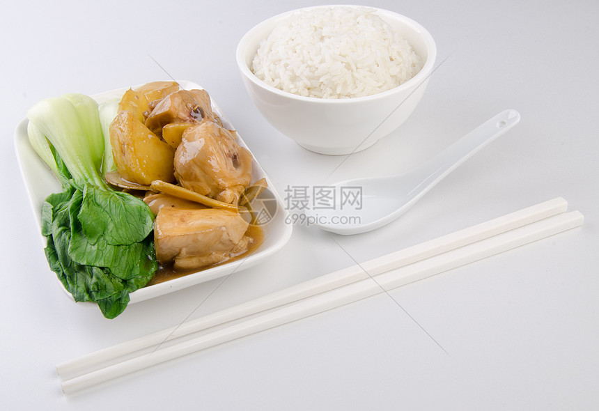 有大米和蔬菜背景的鸡肉胡椒土豆草本植物蒸汽用餐餐厅萝卜格子盘子传统图片