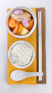 鸡肉汤和香草汤 在锅 中国食品风格午餐胡椒蒸汽食物装饰品草本植物格子用餐萝卜传统图片
