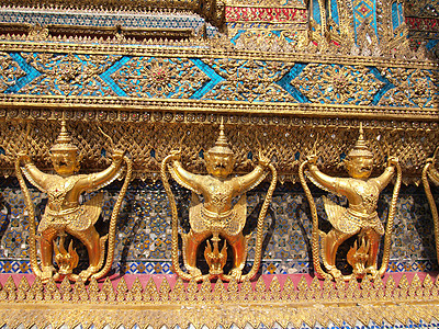 泰国曼谷大宫的泰国恶魔Thai demon佛教徒宗教情调佛塔金子旅行文化精神建筑学游客图片