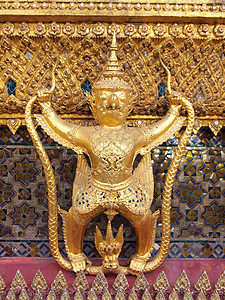 泰国曼谷大宫的泰国恶魔Thai demon奢华连体异国旅行游客建筑学金子文化佛塔宗教图片