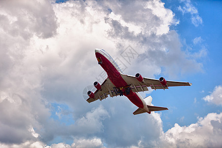 飞机安检大型客机航空齿轮旅行天空翅膀航空公司商业假期航班红色背景