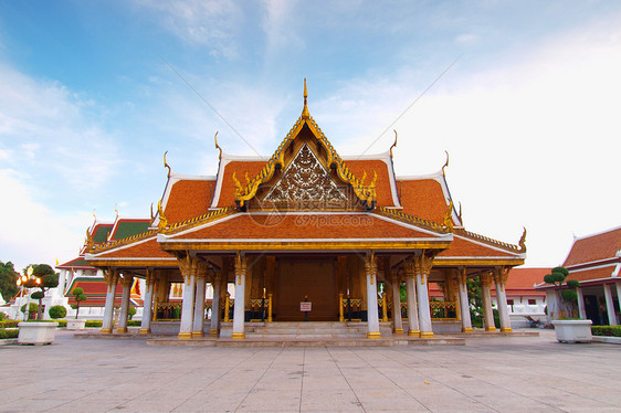泰国建筑 拉特沙纳达瓦 洛哈普拉萨特黄色晴天阳光胜地瓷砖旅游瓦片日子吸引力景点图片