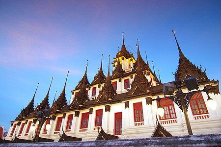 泰国建筑 拉特沙纳达瓦 洛哈普拉萨特旅游胜地阳光日子吸引力房顶寺庙景点瓦片黄色图片