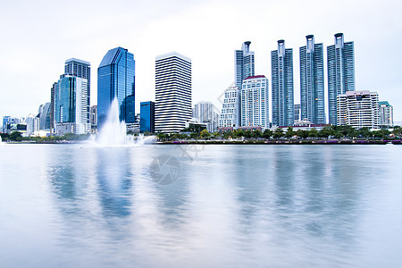 在泰国曼谷高楼现代建筑上阴影旅行公园财产公寓住宅摩天大楼景观办公室日落图片