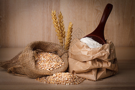 饭食在麻袋中耳朵收成食物种子小麦面包粮食棕色乡村烹饪图片