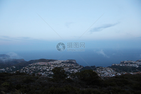 山中夏日风景与太阳土地农村植物植物群公园生态高地山脉环境野生动物图片