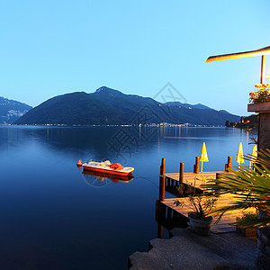 夜间湖边风景旅游布雷行人假期公园阳光爬坡旅行全景天空图片