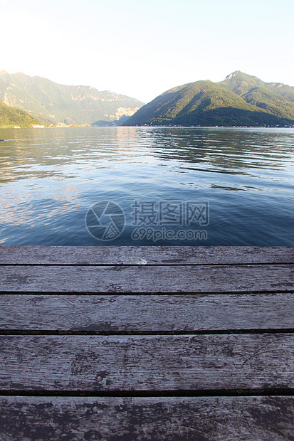 夜间湖边风景公园旅游蓝色城市旅行全景天空阳光村庄爬坡图片