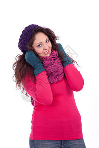 美丽的年轻微笑的年轻女孩 在冬天戴帽子和围巾纺织品笑脸衣服青年季节女士成人时尚女性手套图片