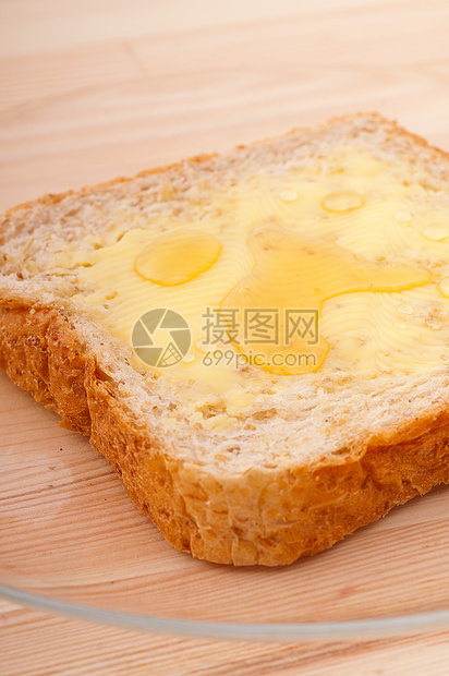 面包奶油和蜂蜜黄油蛋糕美食盘子早餐厨房食物营养玻璃小麦图片
